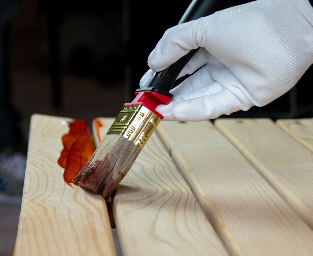 Fa felületek pácolása